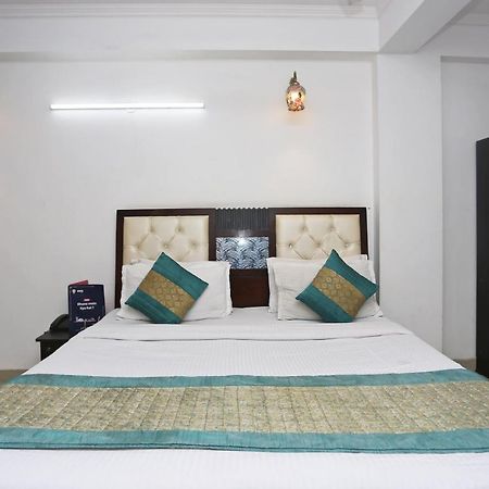 Oyo 8253 Golden Heights Hotell New Delhi Exteriör bild