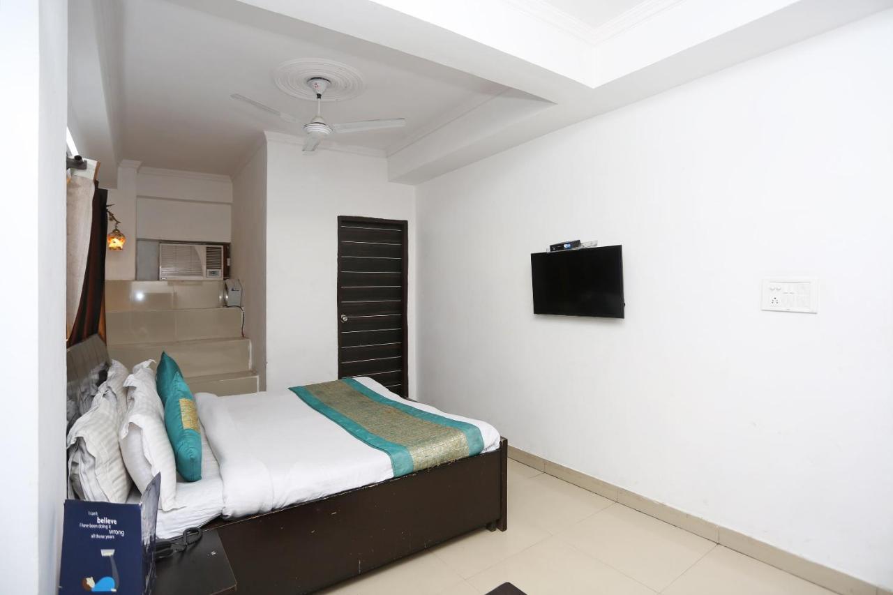 Oyo 8253 Golden Heights Hotell New Delhi Exteriör bild