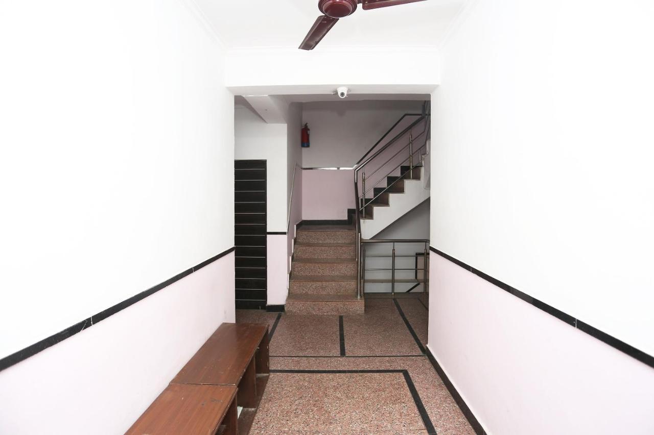 Oyo 8253 Golden Heights Hotell New Delhi Exteriör bild