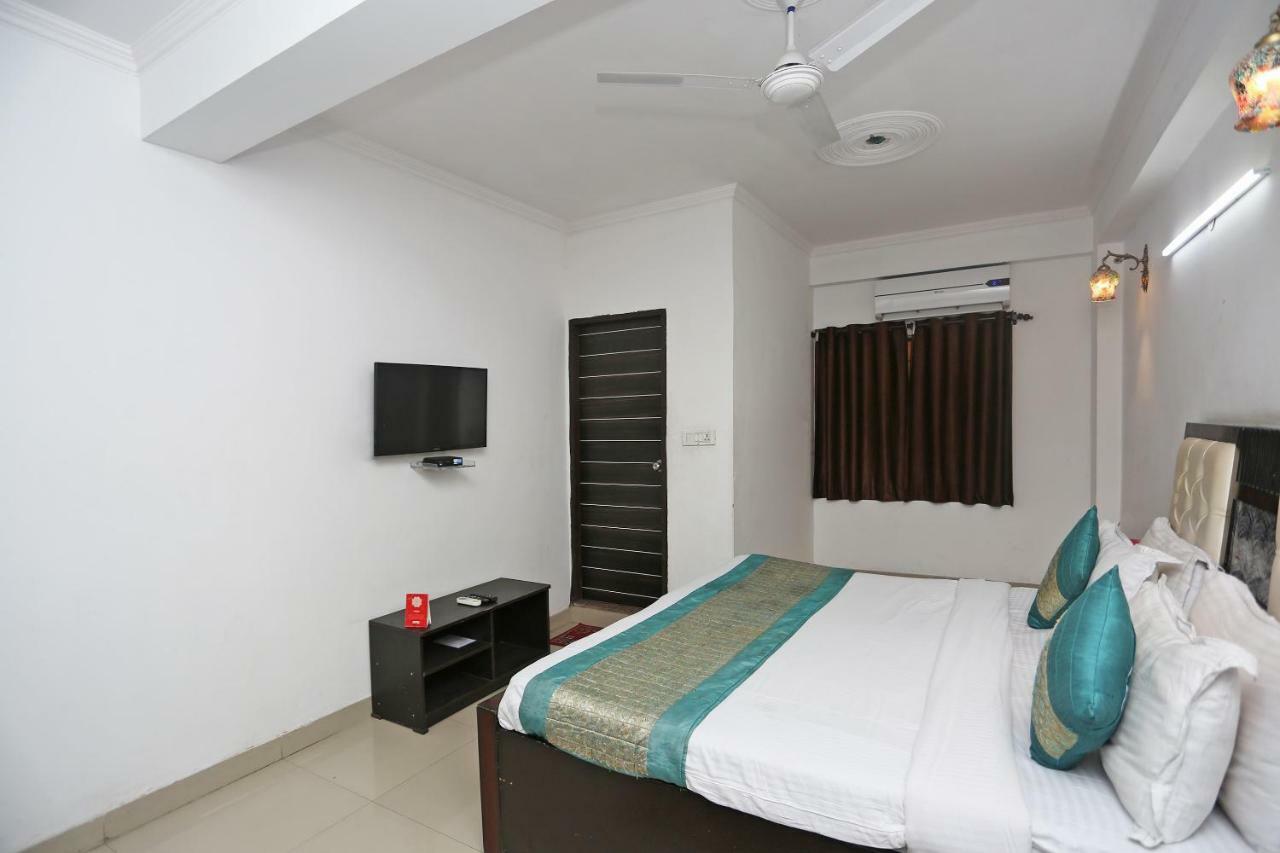 Oyo 8253 Golden Heights Hotell New Delhi Exteriör bild