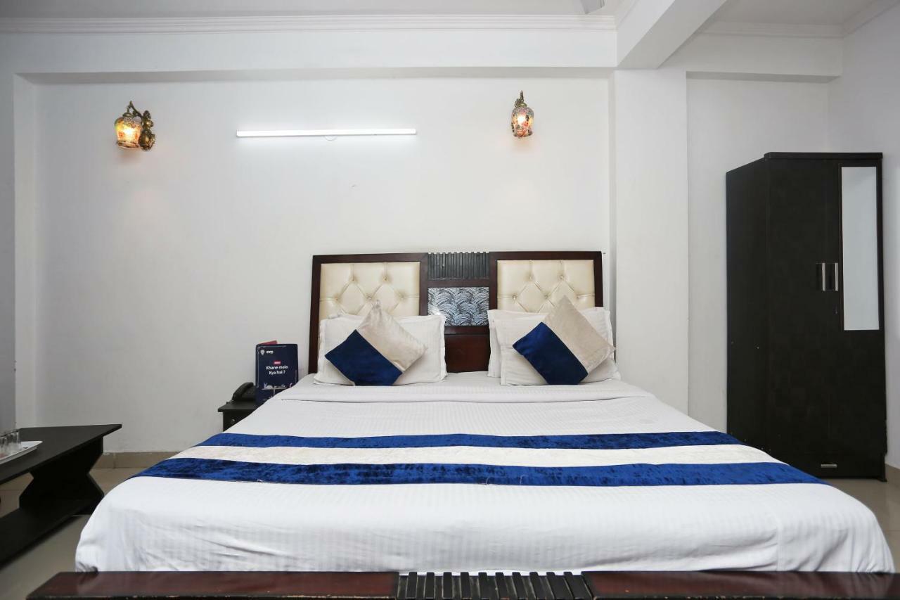 Oyo 8253 Golden Heights Hotell New Delhi Exteriör bild